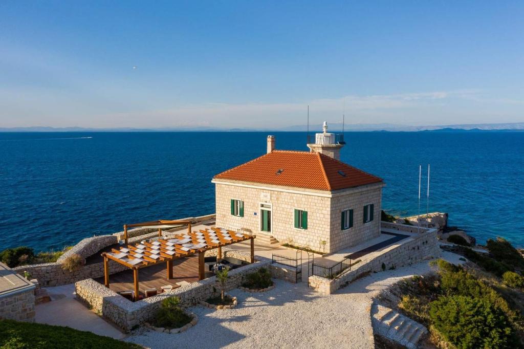 Luxury seafront Villa Lighthouse Ligero on Host island - Vis island photo 4