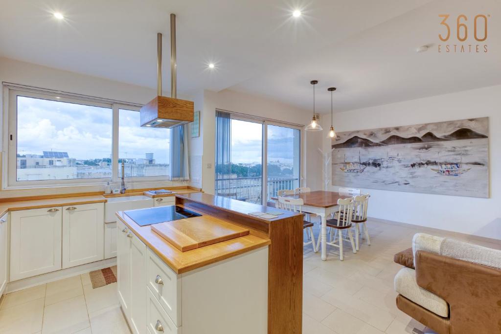 A beautiful spacious home in a picaresque location by 360 Estates photo 4