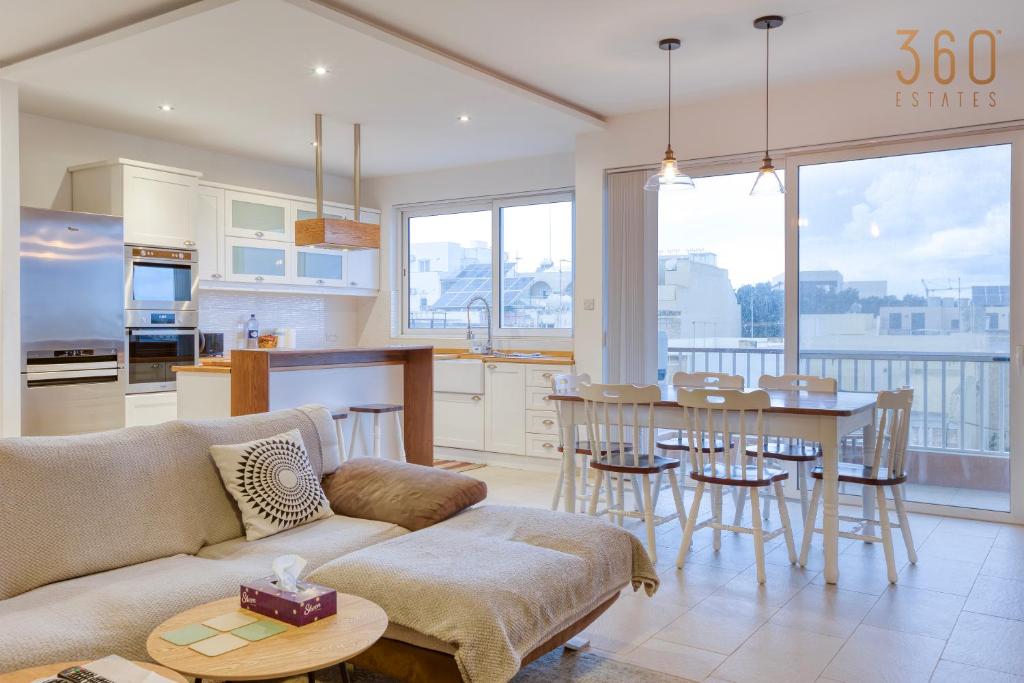 A beautiful spacious home in a picaresque location by 360 Estates photo 2