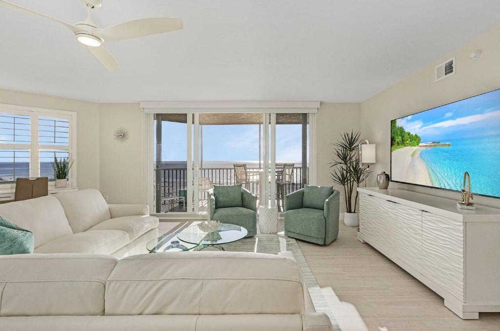 50 Shades of White - Gullwing #805 - 6620 Estero Blvd condo photo 2