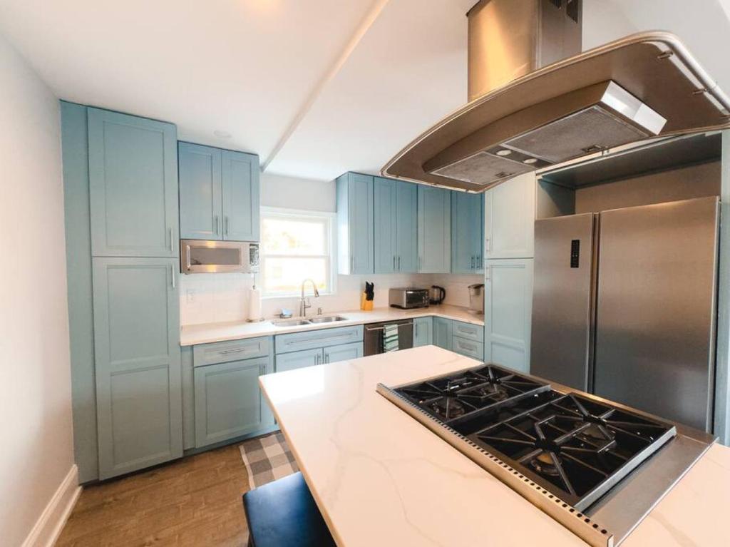 Charming Hyannis 3 Bed 2 Bath photo 3