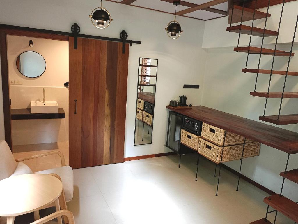 The Reef Hotel & Studios photo 1