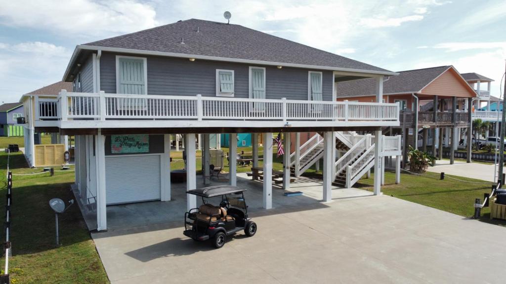 Hot Tub Golf Cart Near beach Coastal Retreat