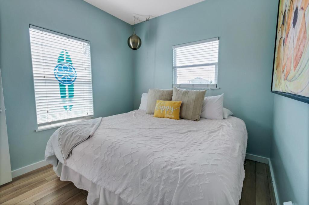 Serenity found King Bed Near Beach Three Little Birds photo 3