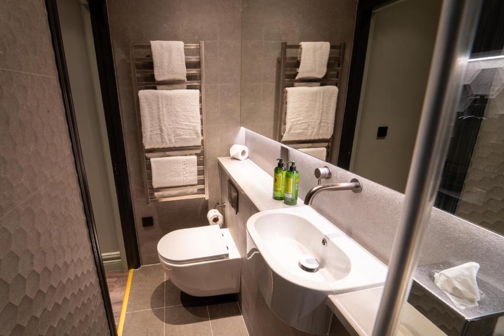 Forty Seven Hotel Manchester, WorldHotels Crafted - Tap to explore photos