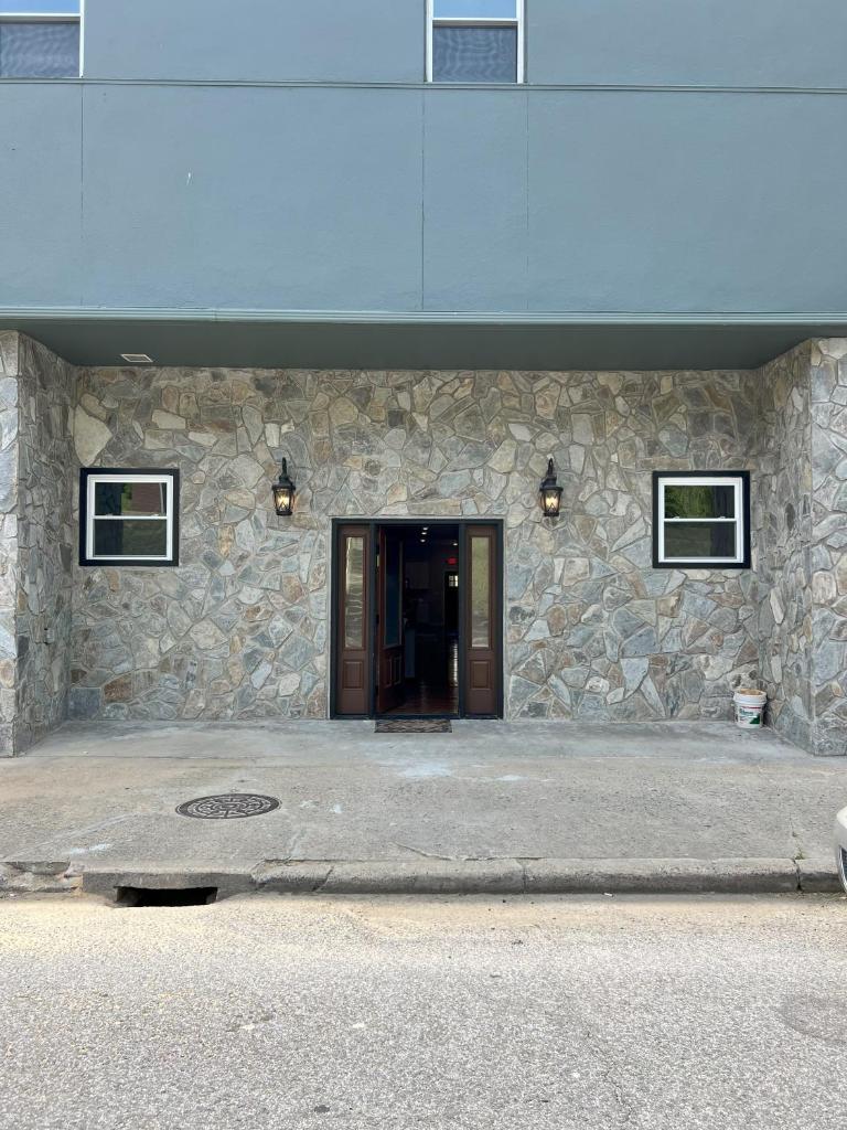 Beautiful New 5 bedroom condo! photo 1