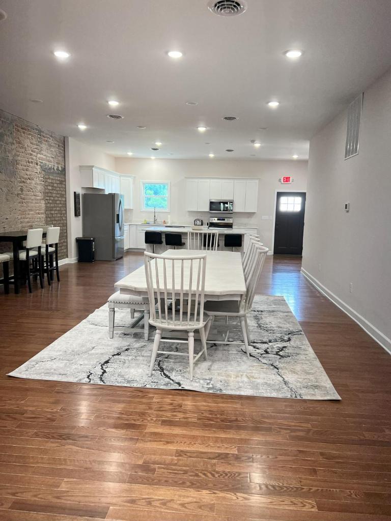 Beautiful New 5 bedroom condo! photo 2