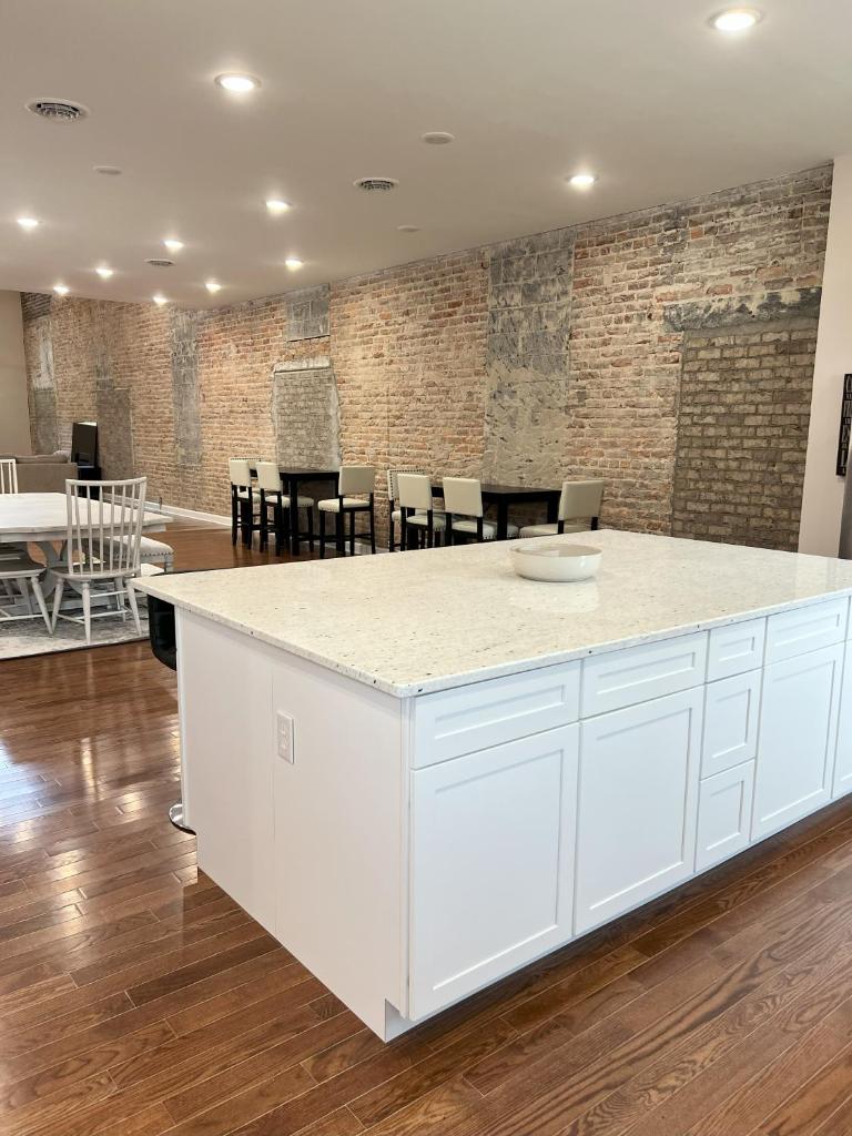 Beautiful New 5 bedroom condo! photo 4