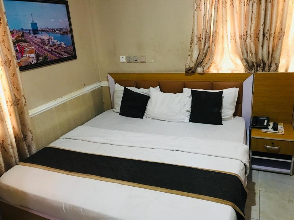 Belmorris Hotel photo 2