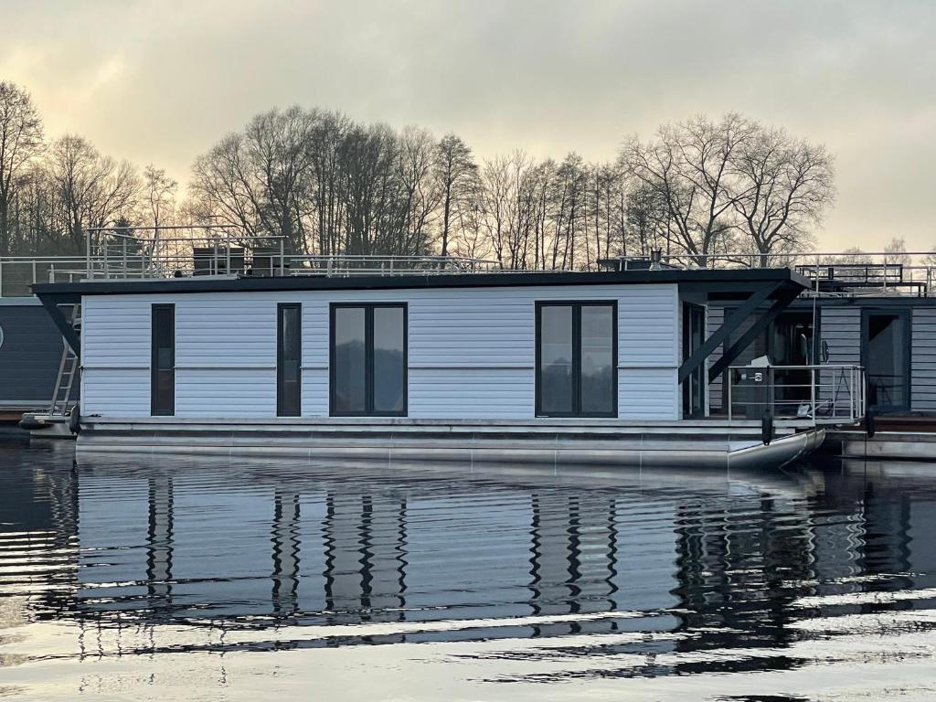 Hausboot MonaLisa vonAnker 1st Class Werftbau photo 1