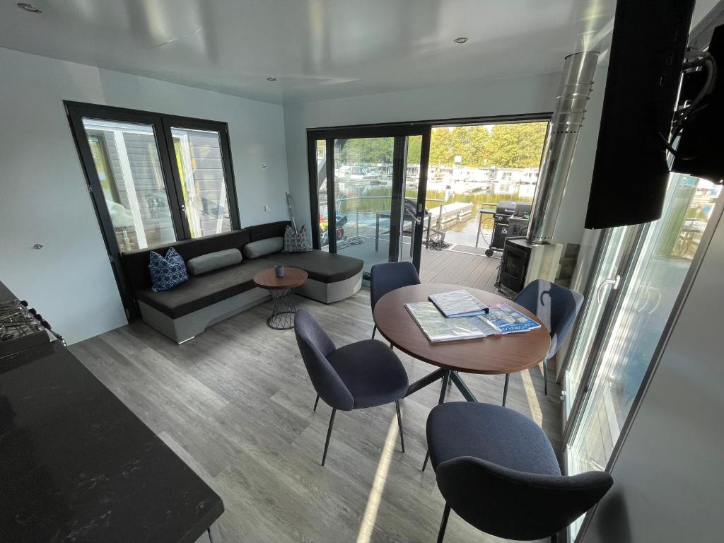 Hausboot MonaLisa vonAnker 1st Class Werftbau photo 2