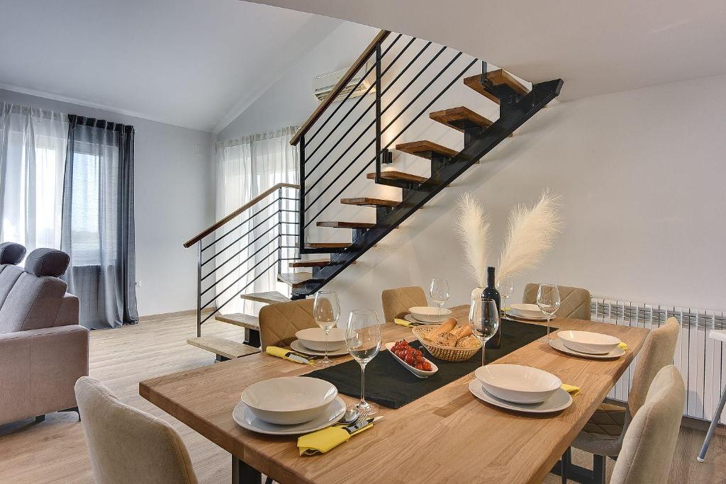 Moderne Ferienwohnung mit Balkon, BBQ, WLAN, Klima photo 4