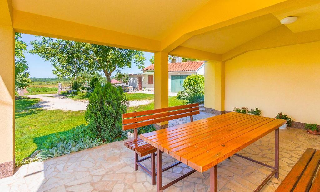 Sonniges Ferienhaus inmitten grüner Natur photo 2