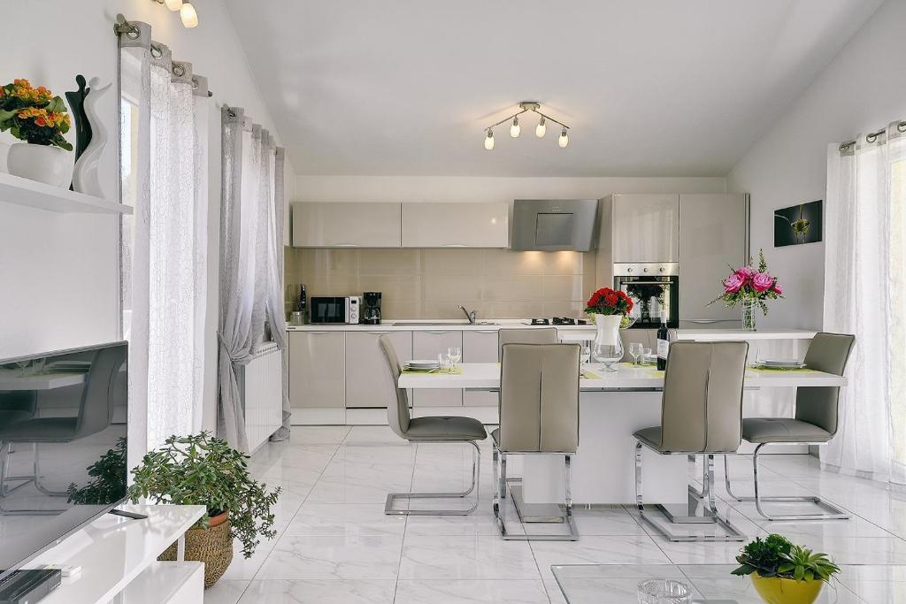 Appartement mit großem Garten und Grillbereich photo 3