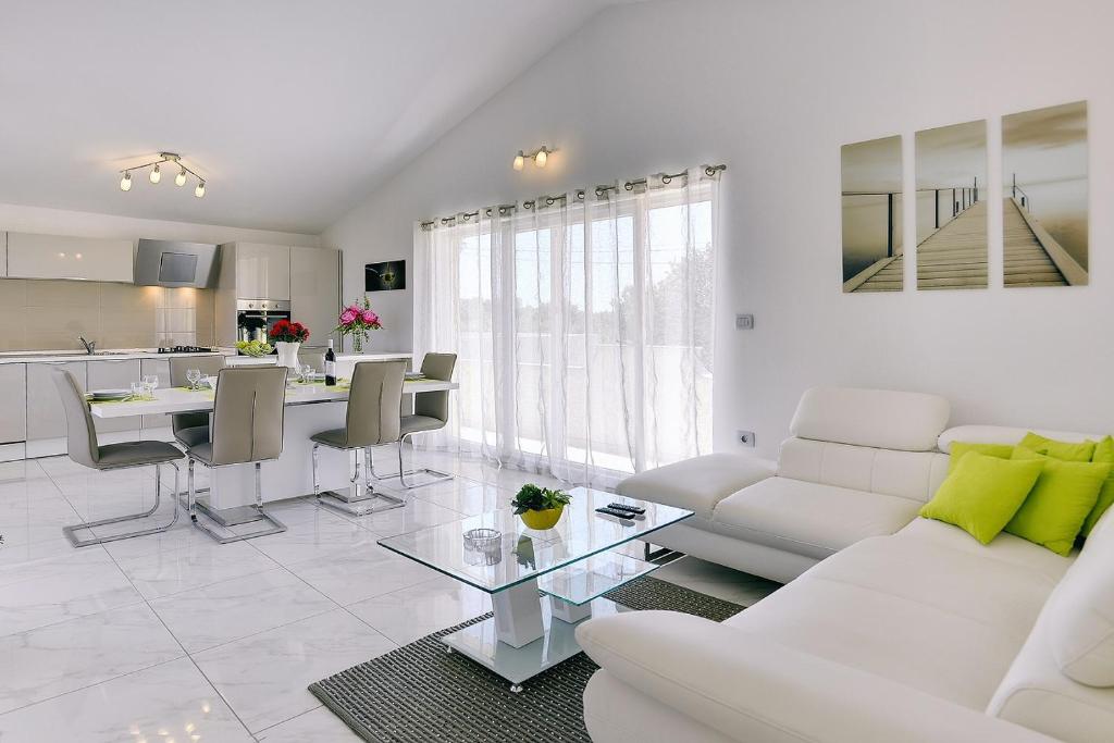 Appartement mit großem Garten und Grillbereich photo 4