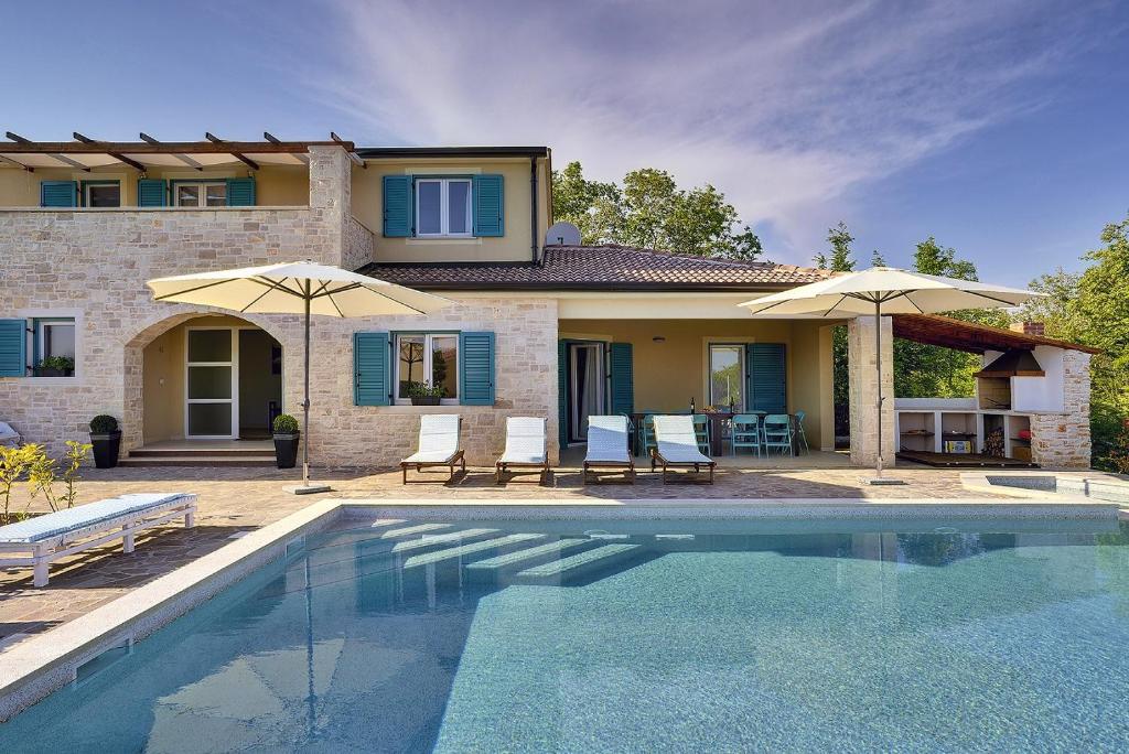 Sonnige Villa mit privatem Pool, Sauna, Whirlpool, WLAN, Klima und ein Kinderspielplatz photo 4