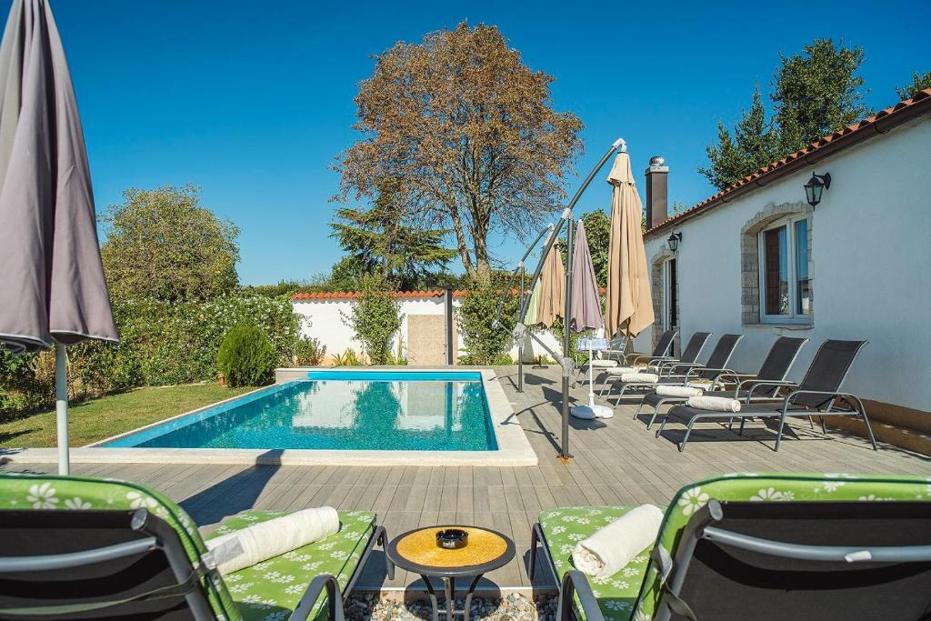 Oberhalb des Limfjords liegt diese Ferienwohnung mit Pool, Terrrasse und Grillplatz photo 3