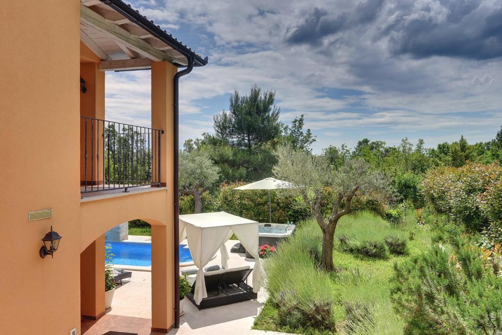 Herrliche Villa mit Pool, Whirlpool, Sauna, Fitnessraum,WiFi und nur 2 km vom Strand entfernt photo 4