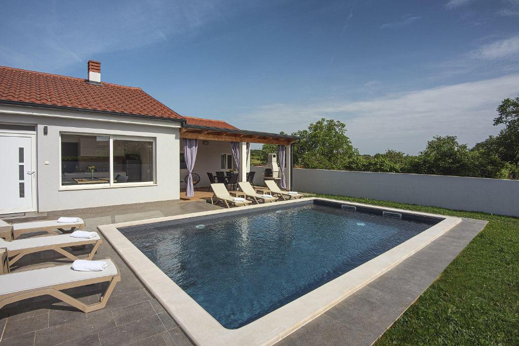 Villa mit privatem Pool, Klima, WLAN, BBQ in der Nähe vom Meer photo 2