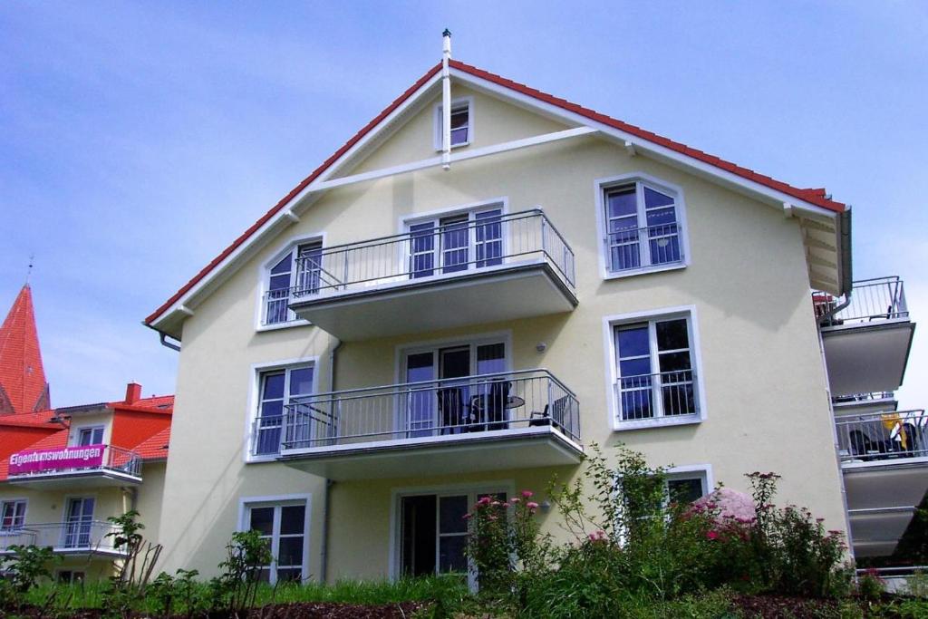 Ferienapartment mit Balkon, Tiefgarage und Nutzung v. Wellnessbereich
