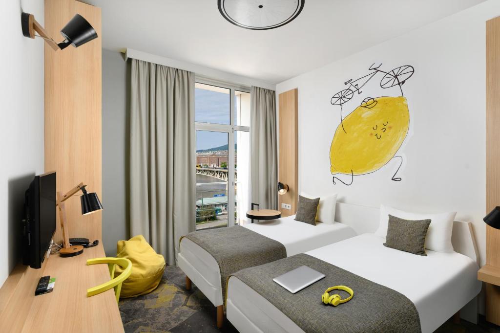 ibis Styles Budapest City Room Type - Design Room with Two Single Beds ibis Styles Budapest City Room Type - Design Room with Two Single Beds