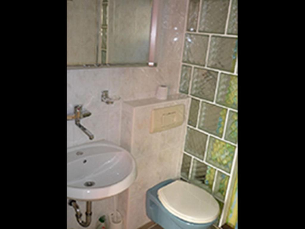 NEU! Ferienwohnung Storchennest EG photo 3