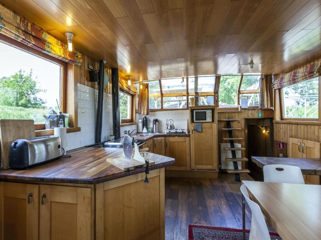 Cozy Boat in Merkem near Lake photo 3