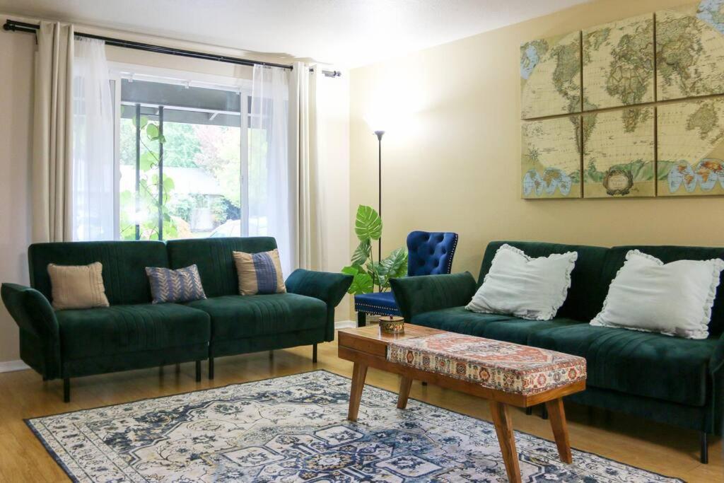 Gorgeous Entire House + Parking image