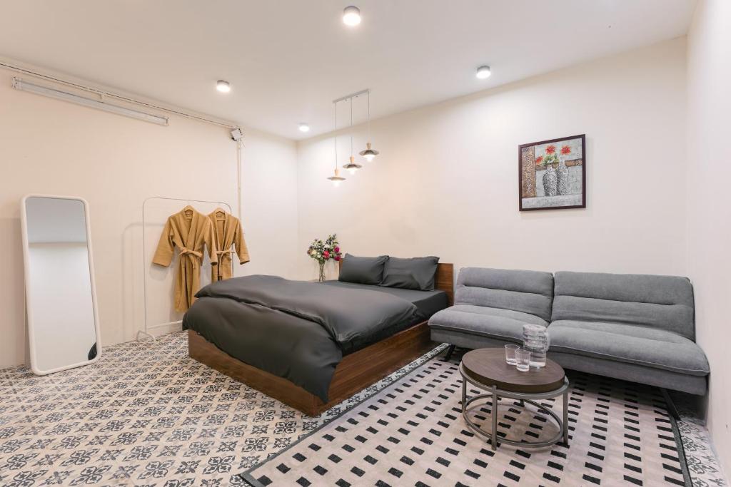 Delapong Homestay - 50m to Hoan Kiem lake