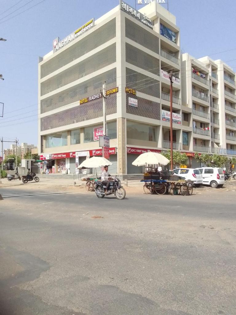 HOTEL RADHEY photo 1