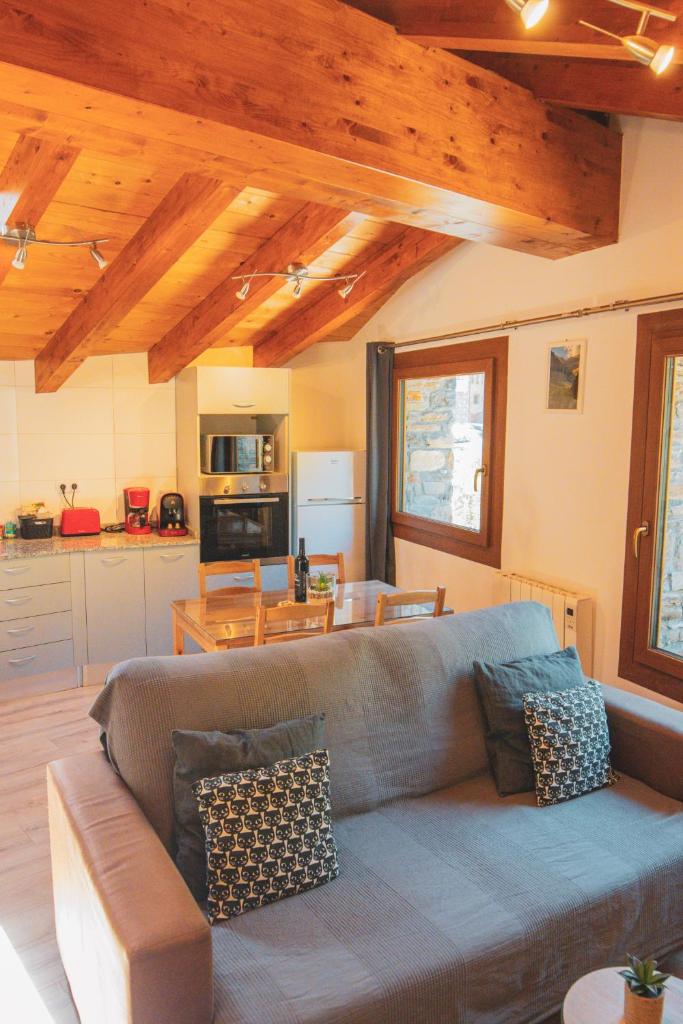 {
  "en-gb": "Casa amb molt encant i tranquilitat."
} photo 1