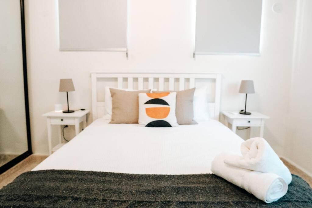 Renovated Modern Family House w/ Free Parking photo 3