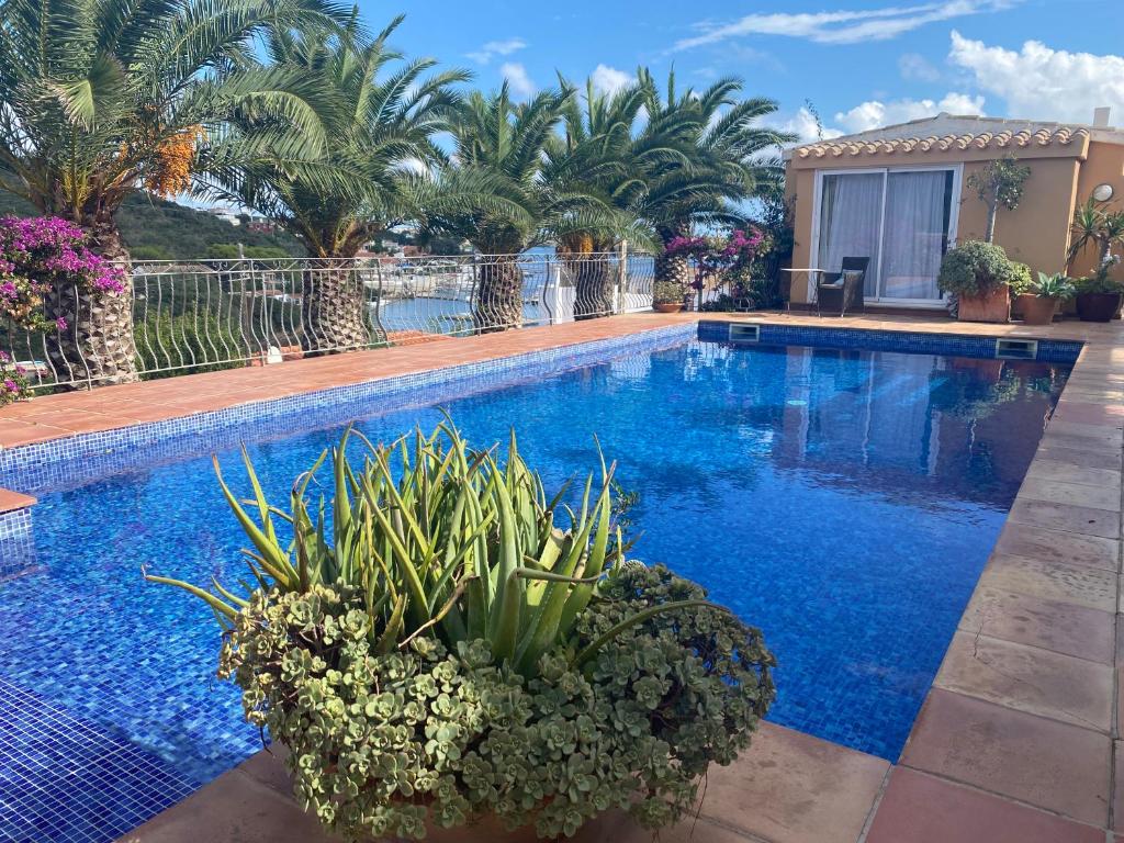 Lovely family villa sleeps 8, with stunning views photo 1