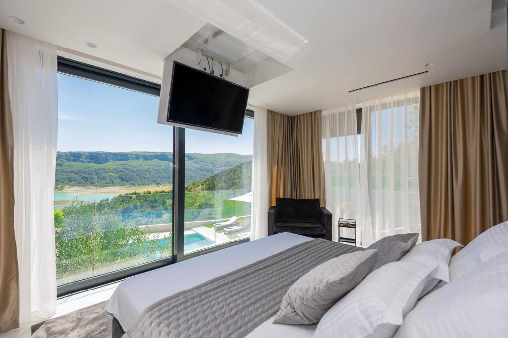 Luxury Villa Karmen* * * * * with pool & spa zone