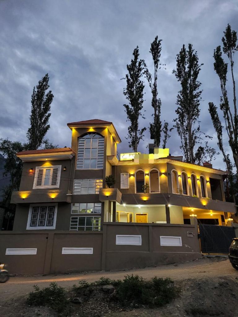 PYRAMID LODGE photo 1
