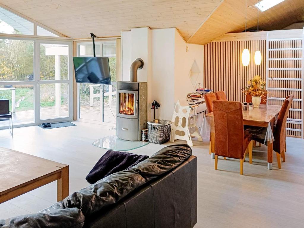 10 person holiday home in Ringk bing photo 1