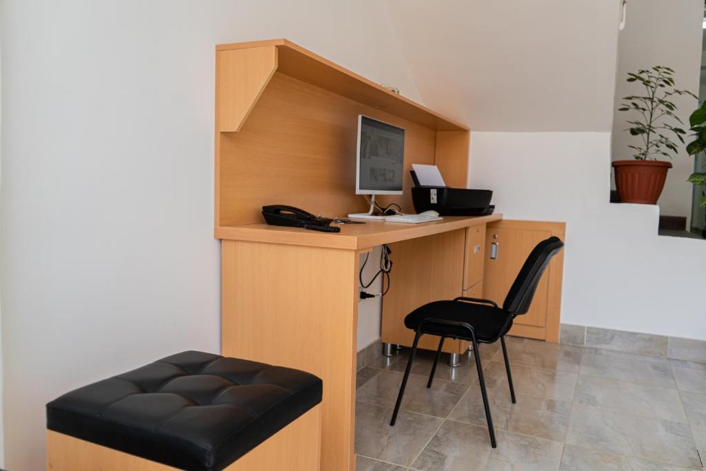 Suite and Business photo 3