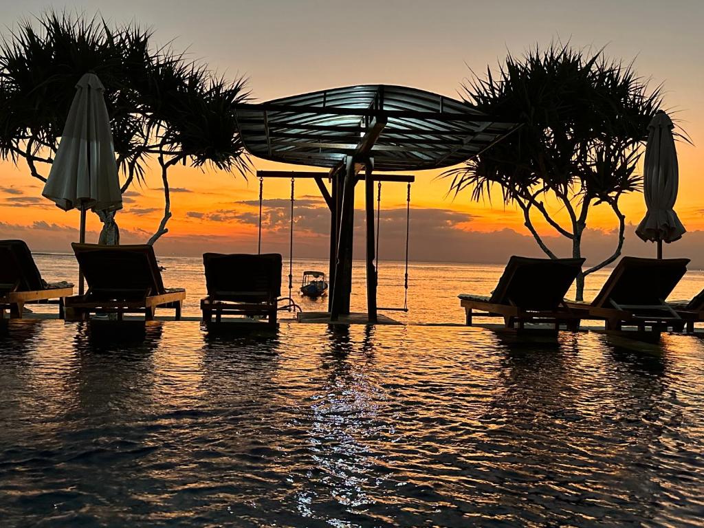 Ketut Losmen Bungalows Lembongan - Tap to explore photos
