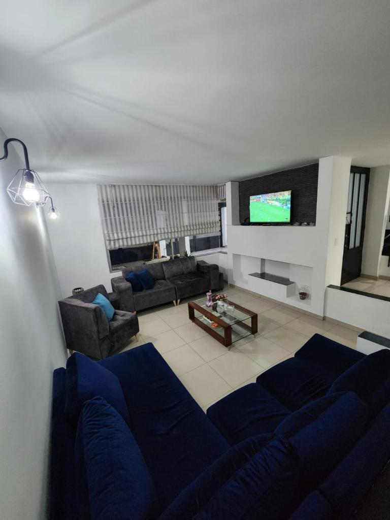 Casa Chimenea a 5 minutos del Aeropuerto