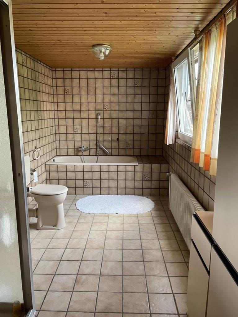 Entire house, quiet city location, garden, parking photo 4