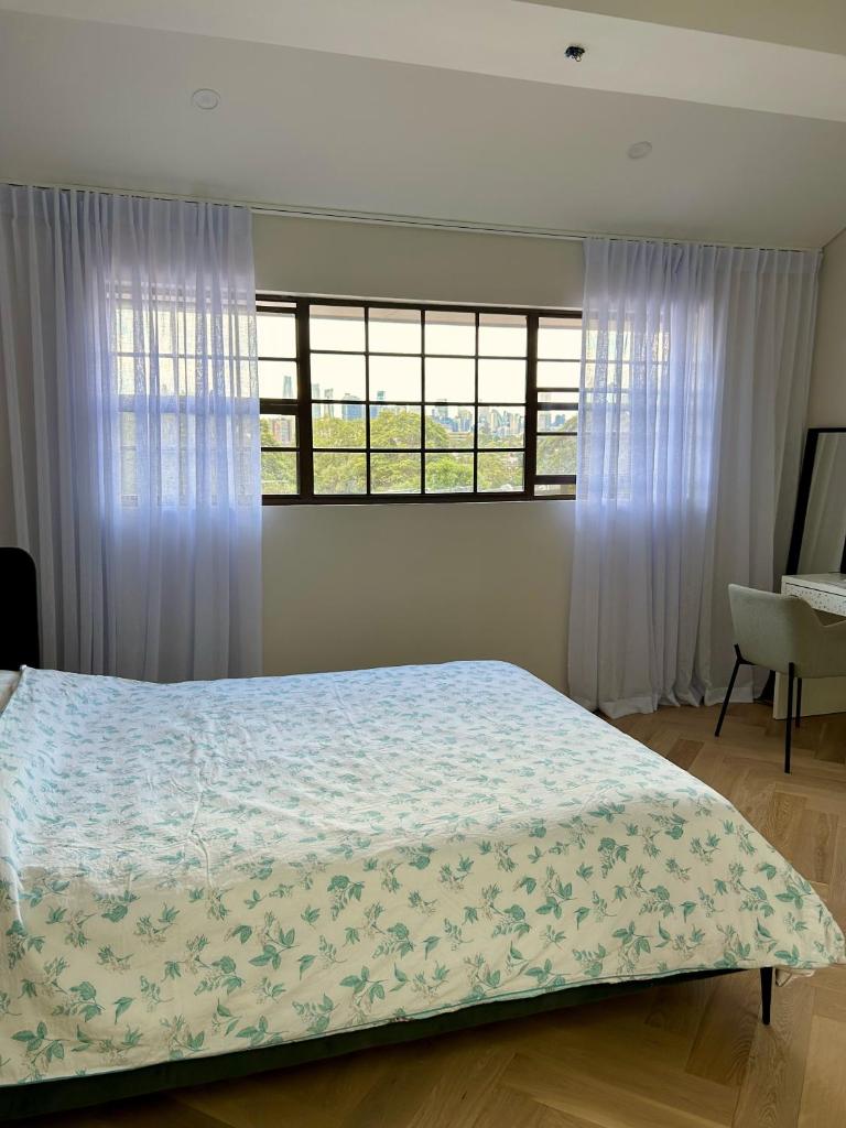 Beautiful home with city views photo 2