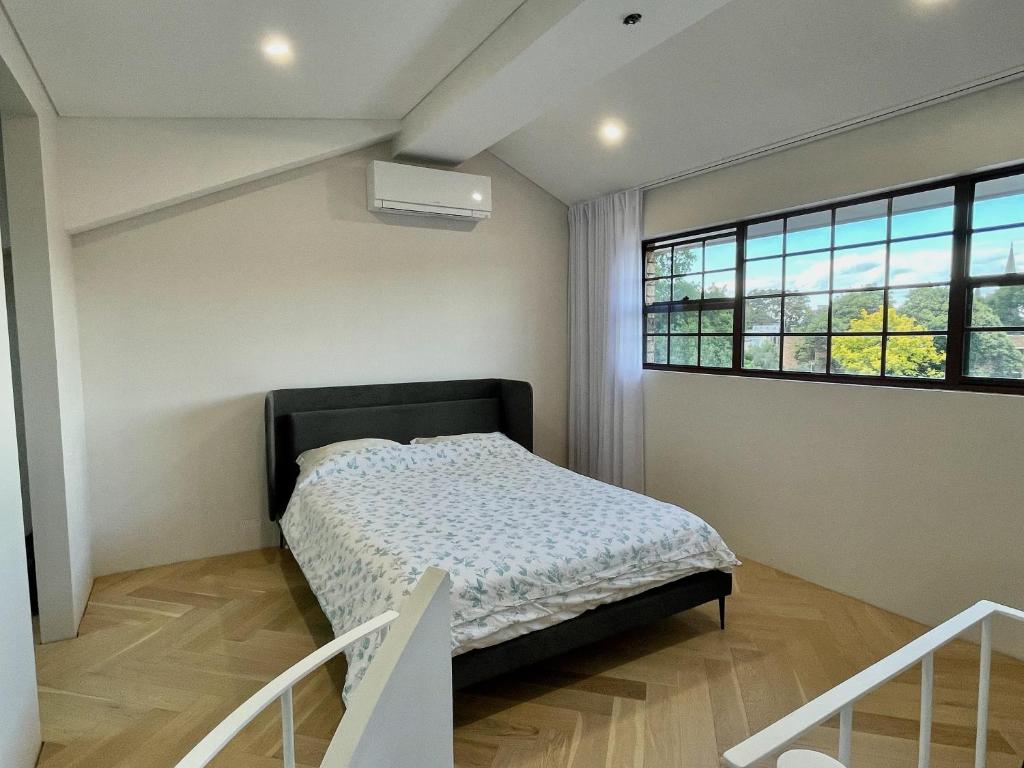 Beautiful home with city views photo 1