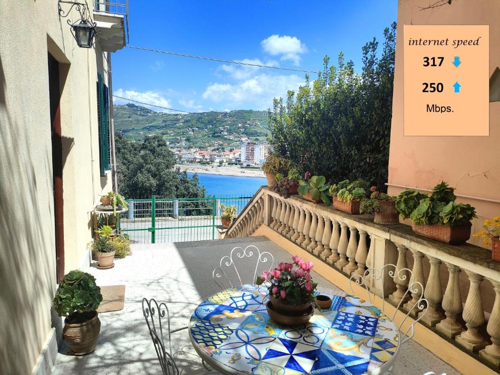 Panoramic Apartment in Villa on The Beach, In Center