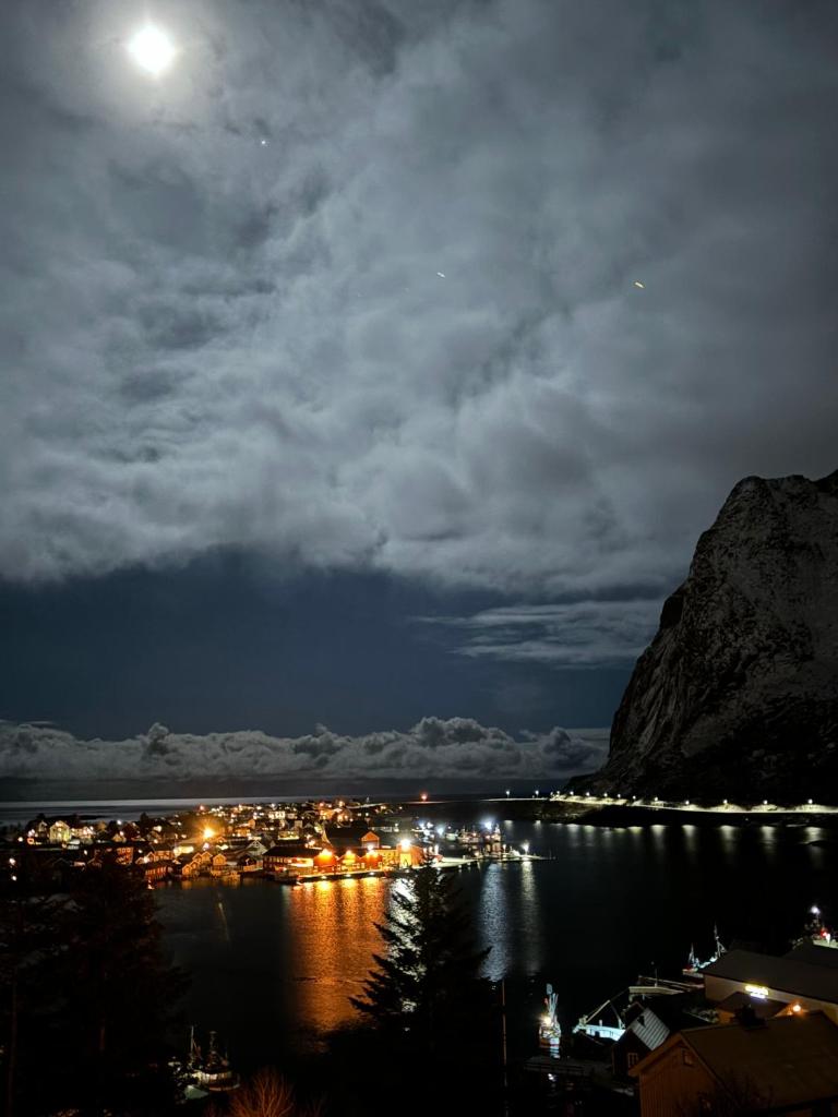 Lofoten Bed & Breakfast Reine - Rooms & Apartments photo 1
