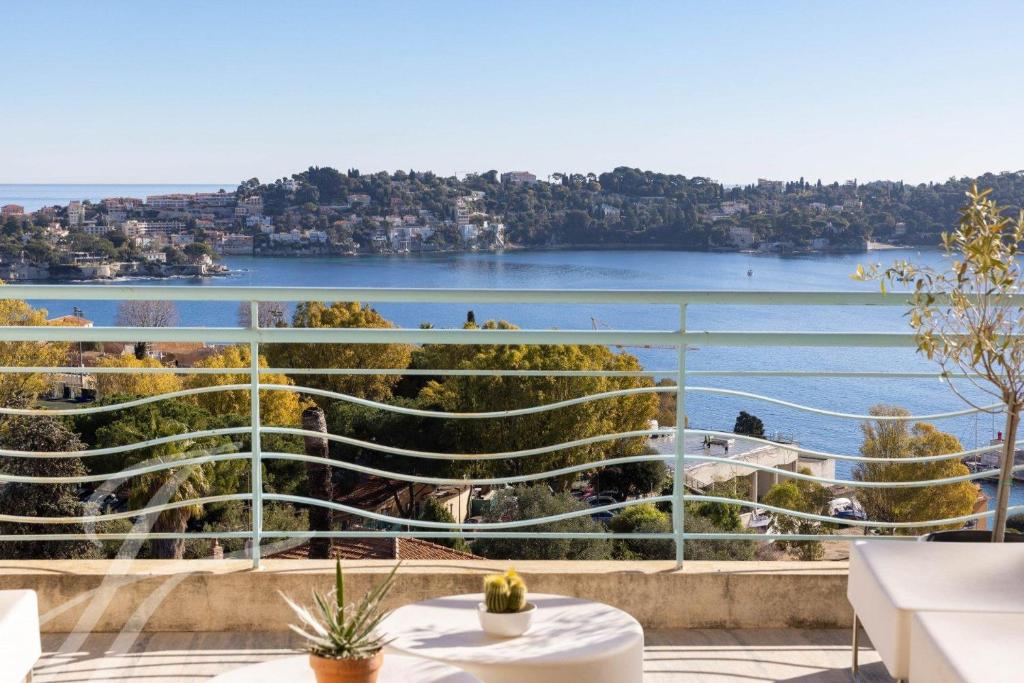 Luxury Top Floor Sea View Apartment in Villefranche sur Mer photo 3