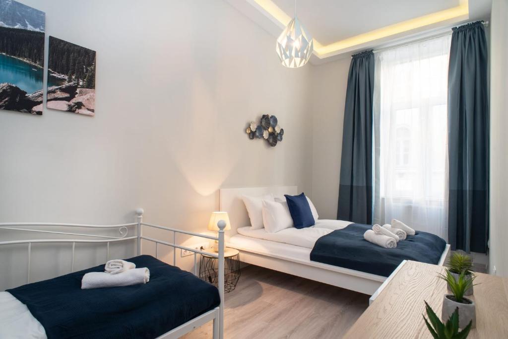 Very central NEW and large AC apartment - Tap to explore photos