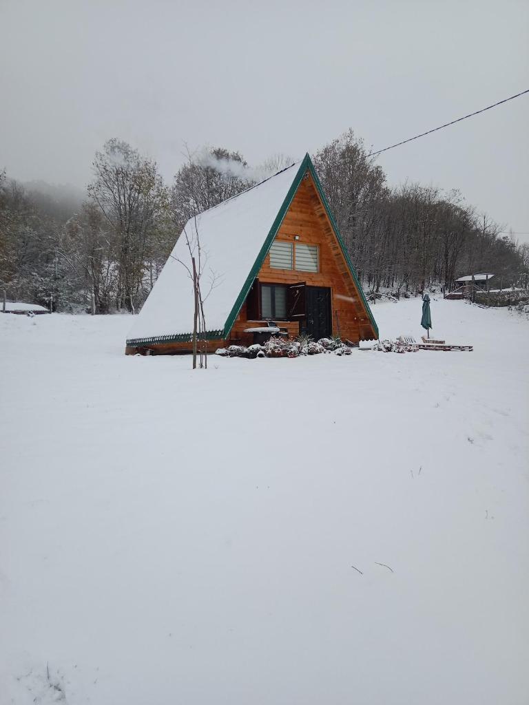 Čivova brvnara photo 2