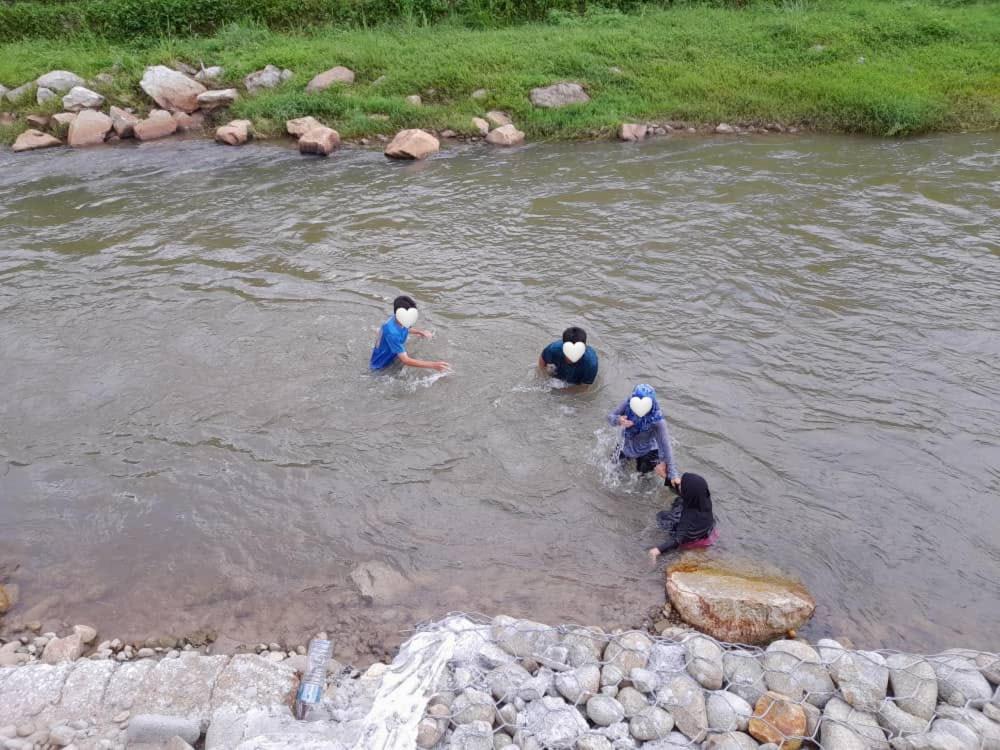 Homestay Hulu Langat with POOL and RIVER Free Fishing Village Panorama WiFi and Netflix photo 4