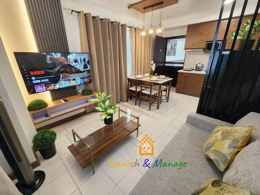 3 Bedroom Corner Panoramic View photo 1