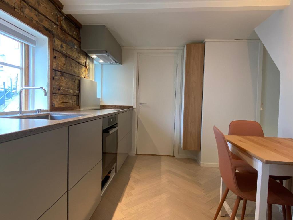 Renovated apartment from 1780, located in heritage site (Skuteviken) photo 3